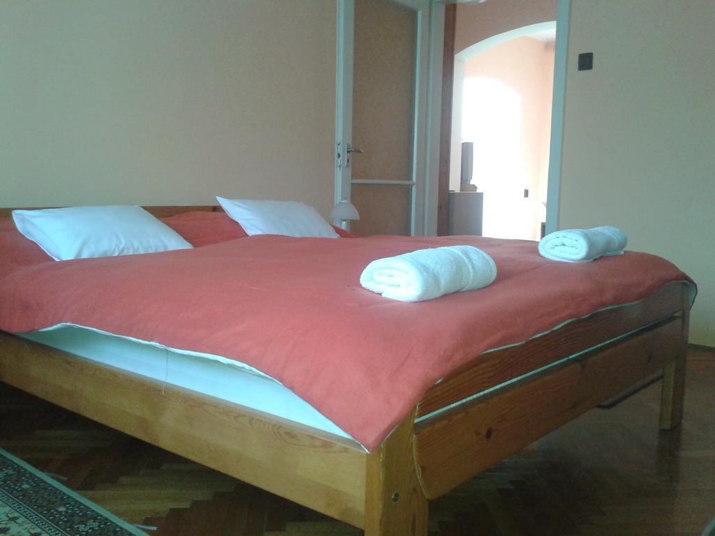 Bundics Vendeghazak Bed & Breakfast Ленти Стая снимка