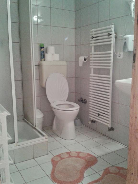 Bundics Vendeghazak Bed & Breakfast Ленти Стая снимка
