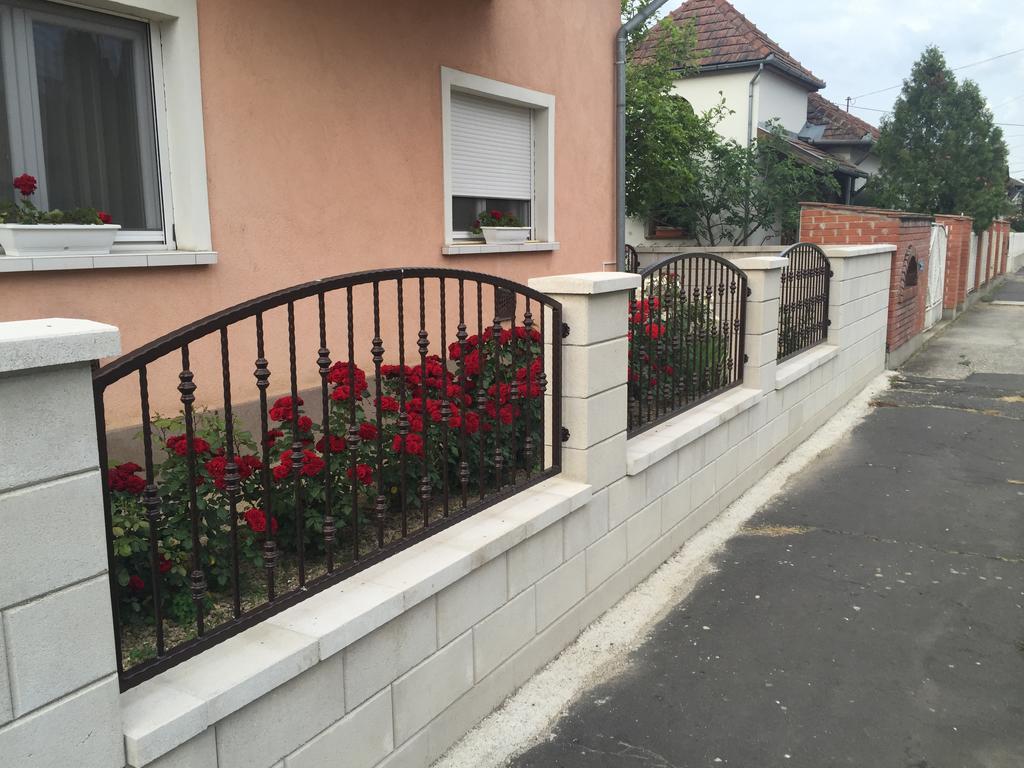 Bundics Vendeghazak Bed & Breakfast Ленти Екстериор снимка