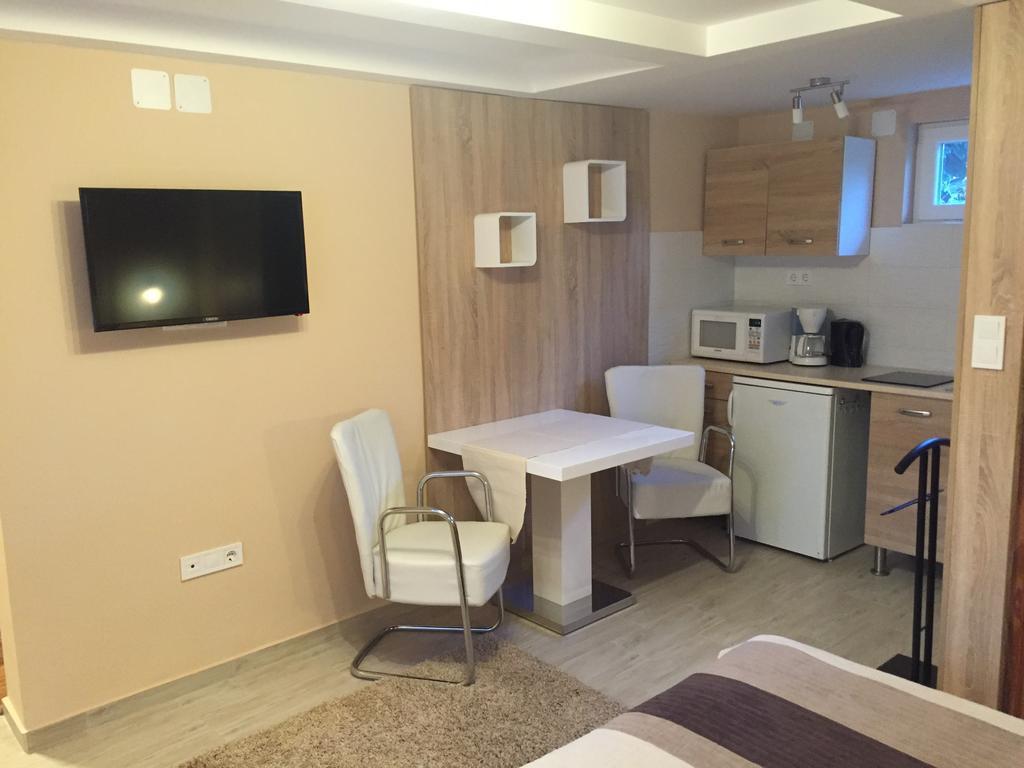Bundics Vendeghazak Bed & Breakfast Ленти Екстериор снимка