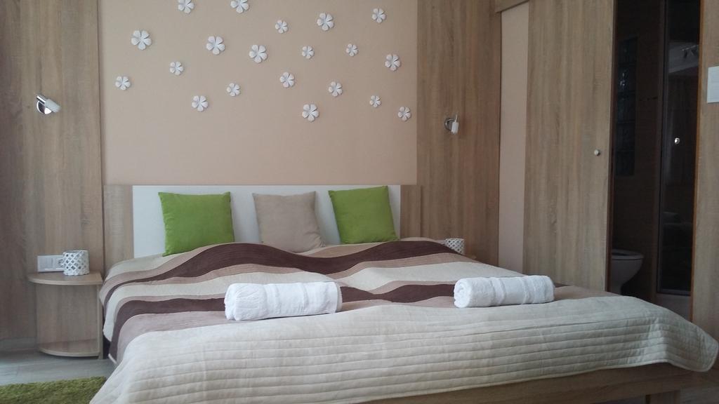 Bundics Vendeghazak Bed & Breakfast Ленти Екстериор снимка