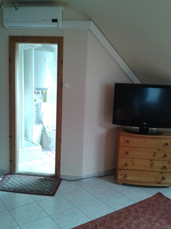 Bundics Vendeghazak Bed & Breakfast Ленти Стая снимка
