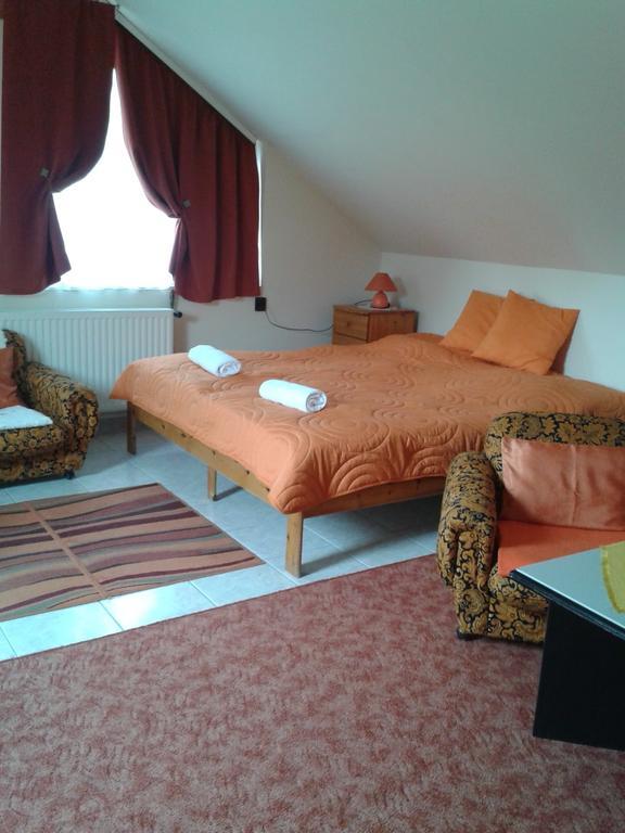 Bundics Vendeghazak Bed & Breakfast Ленти Екстериор снимка