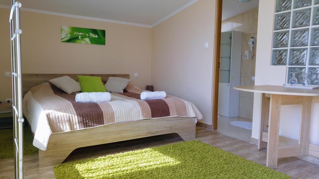 Bundics Vendeghazak Bed & Breakfast Ленти Екстериор снимка