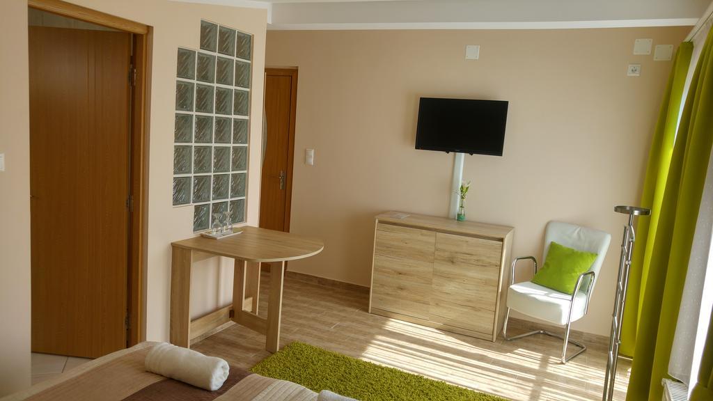Bundics Vendeghazak Bed & Breakfast Ленти Екстериор снимка