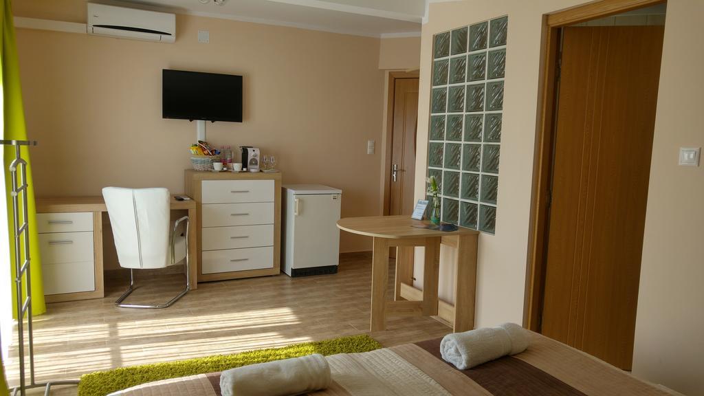 Bundics Vendeghazak Bed & Breakfast Ленти Екстериор снимка