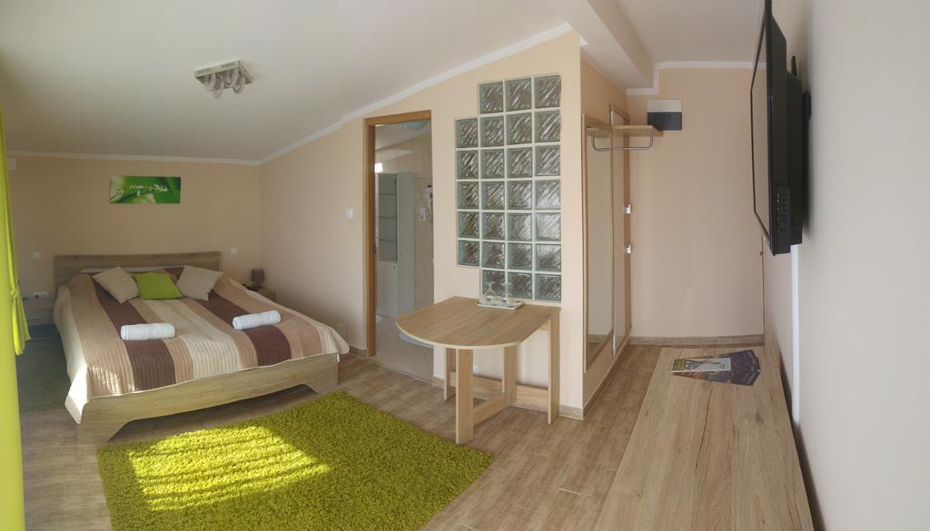 Bundics Vendeghazak Bed & Breakfast Ленти Екстериор снимка