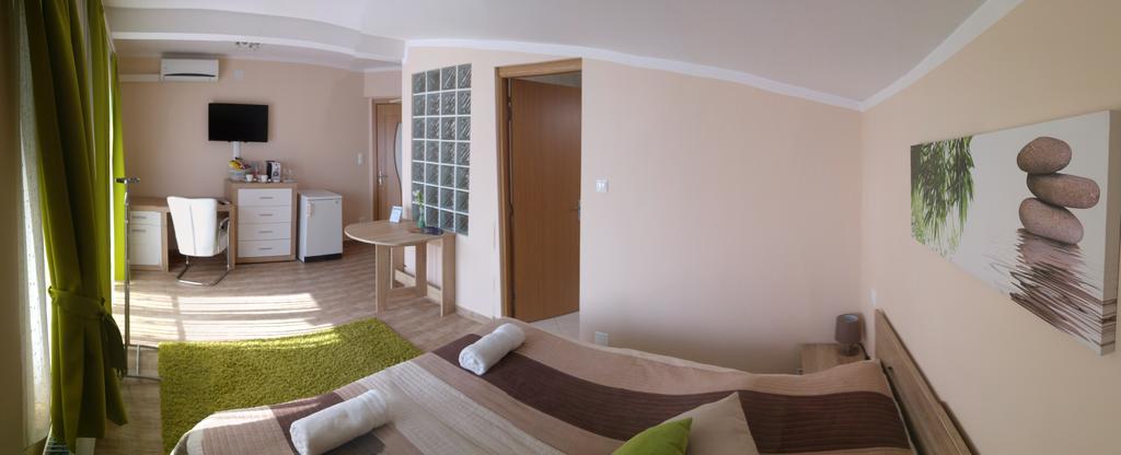 Bundics Vendeghazak Bed & Breakfast Ленти Екстериор снимка